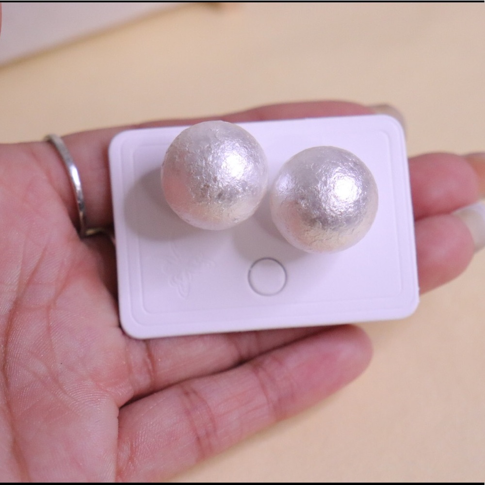 White  round pearls  earrings